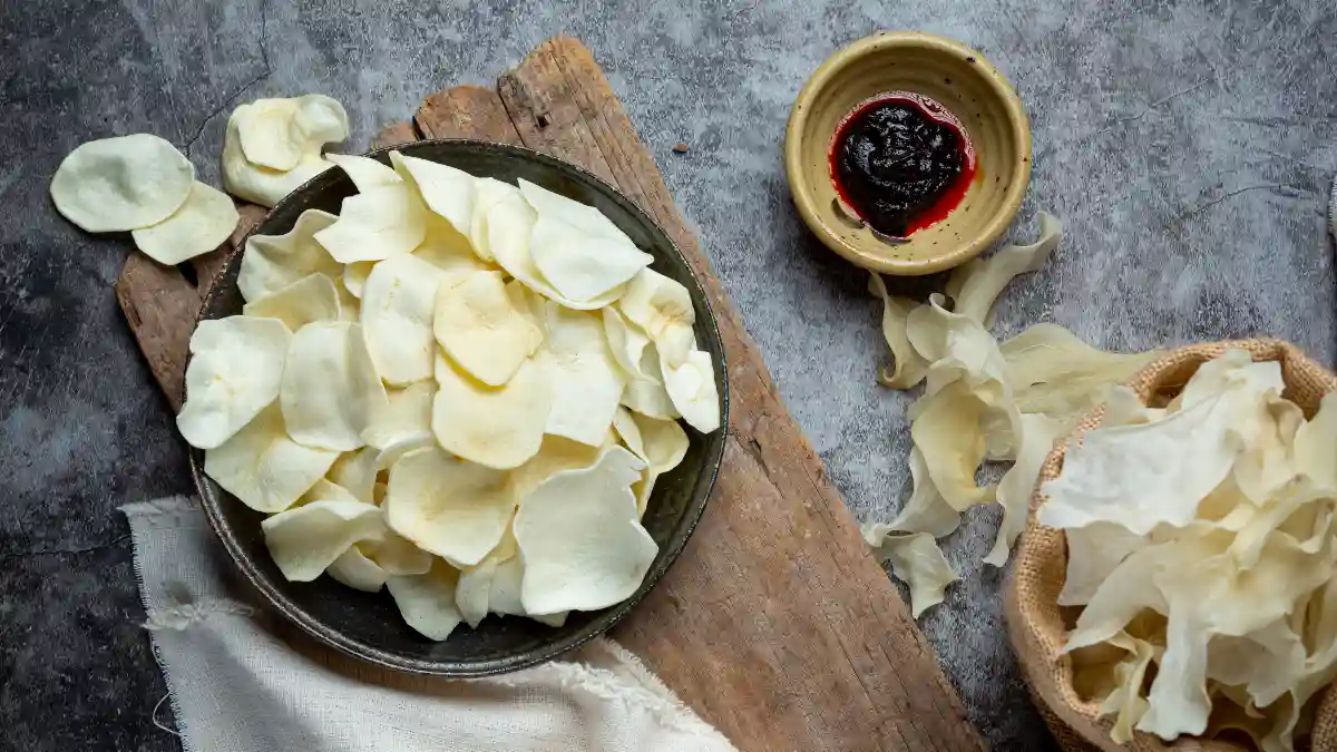Dried potato flakes