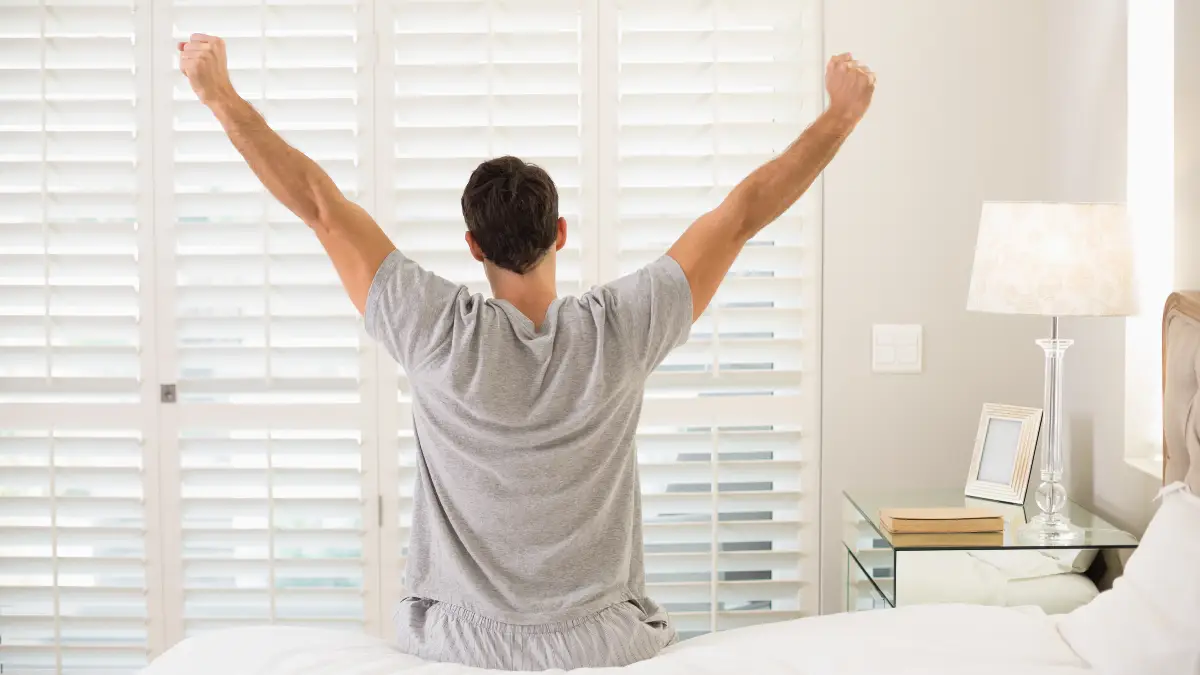 Minute 1: Wake Up Your Spine (0:00 - 1:00)