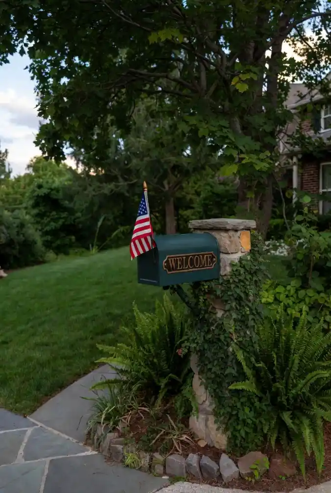 Classic Stone and Ivy Welcome Column