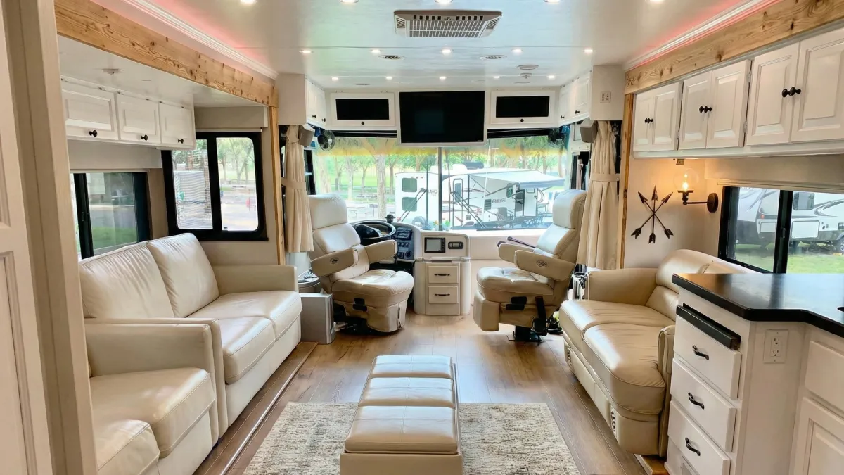 15 Dreamy Cottage Style RV Decorating Ideas for a Romantic Escape