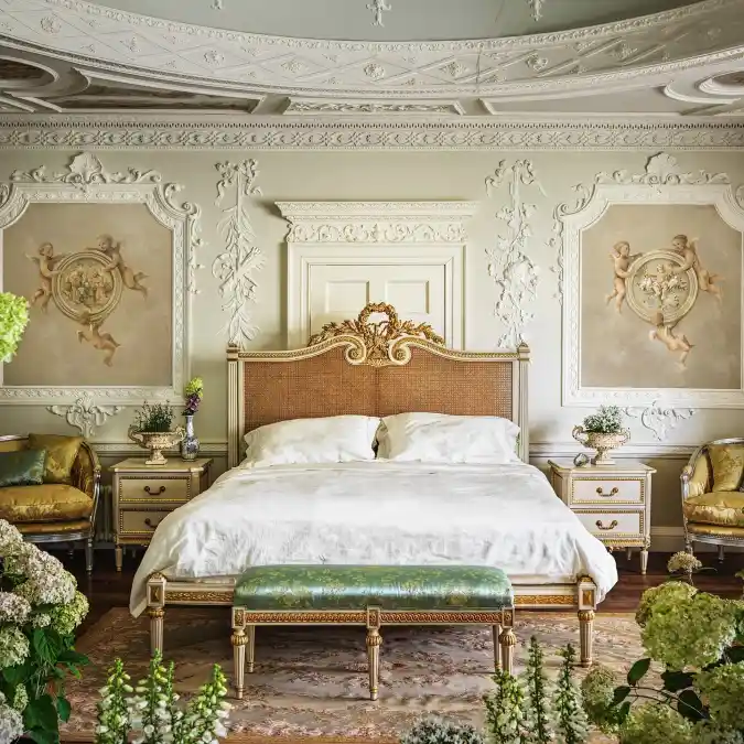 Statement Bed and Intricate Plasterwork