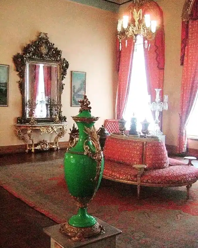 Tête-à-Tête Settee