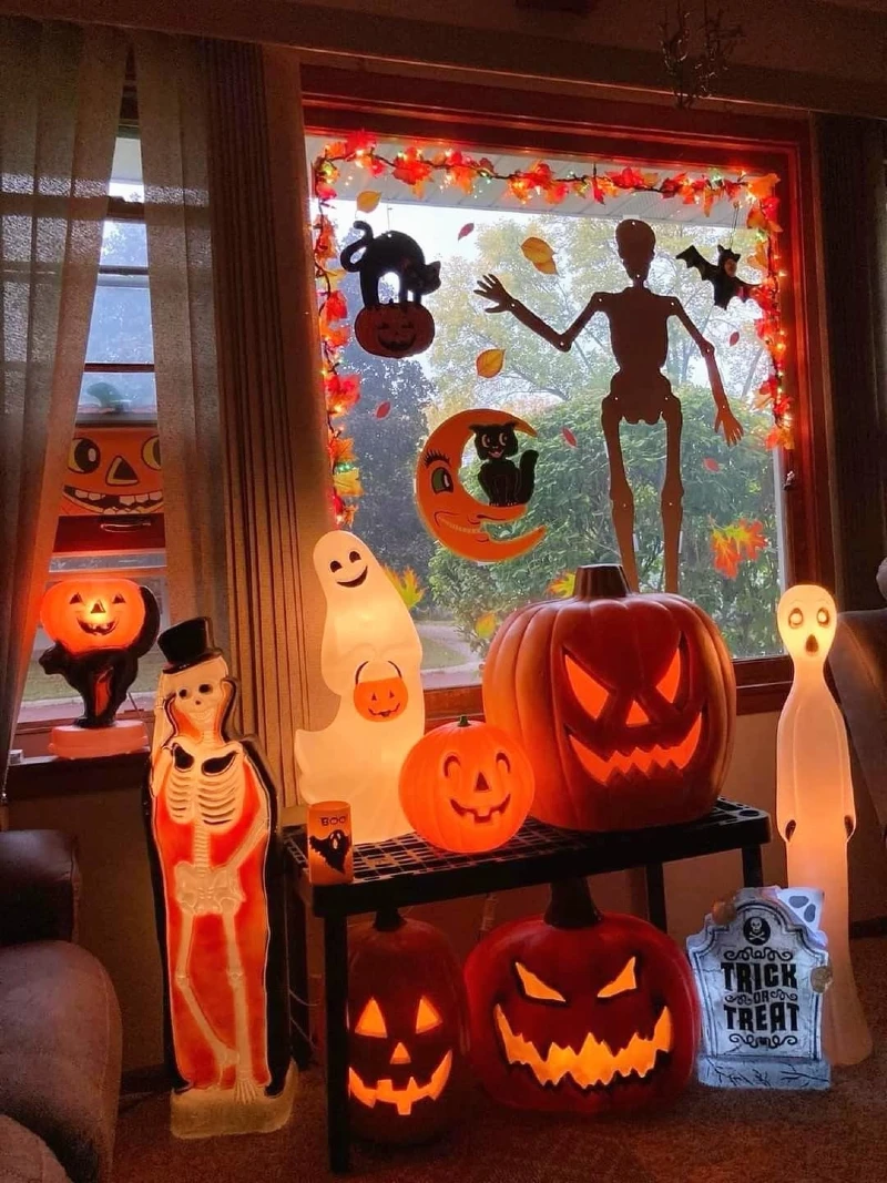 Vintage Halloween Glow for a Retro Last Fling