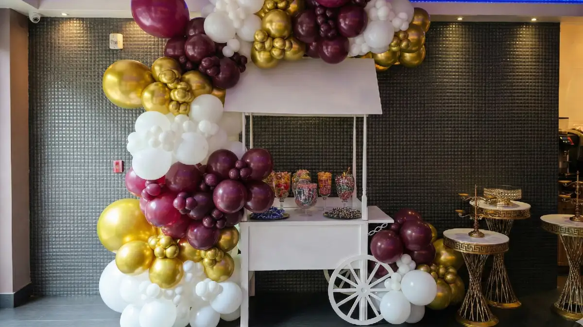 15 Class Reunion Decoration Ideas to Relive Glory Days
