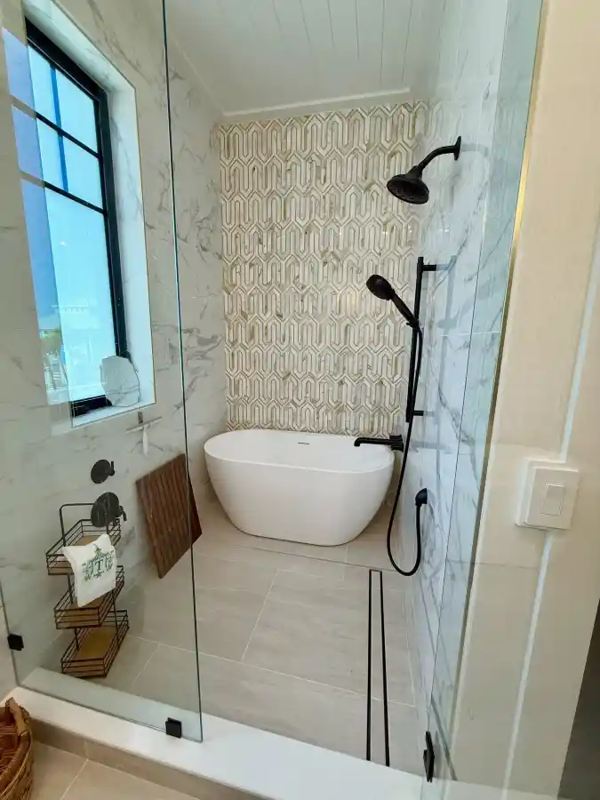 Luxury Wet Room with a Tub