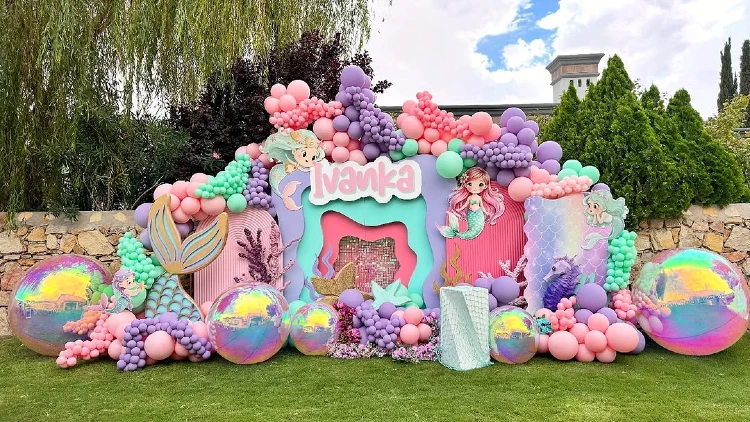Outdoor Garden Fantasy & Giant Iridescent Bubbles