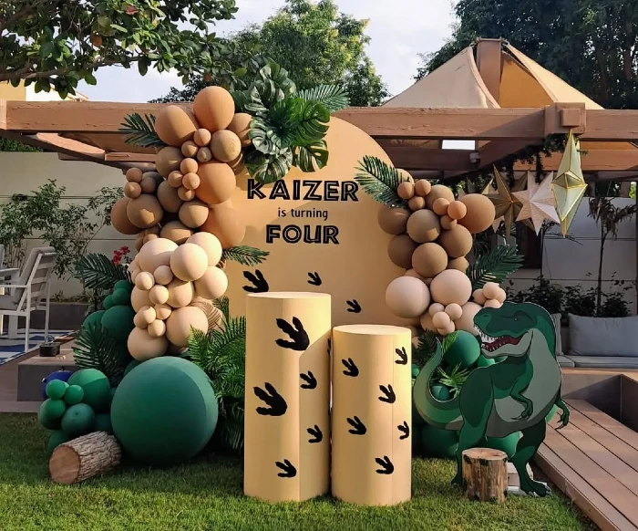 Sandy Safari Footprint Podium Display