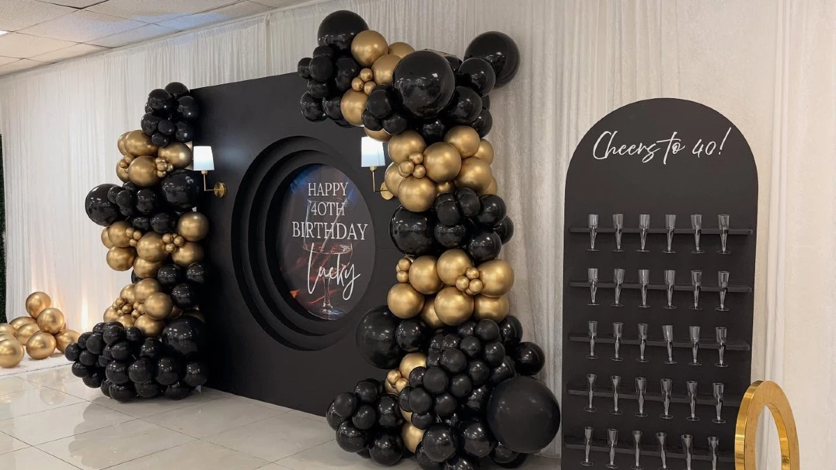 12. Gatsby Glamour Champagne Wall
