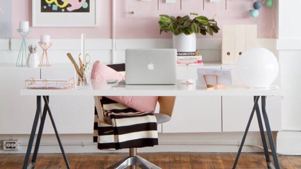 Modern Trestle and Pastel Accents