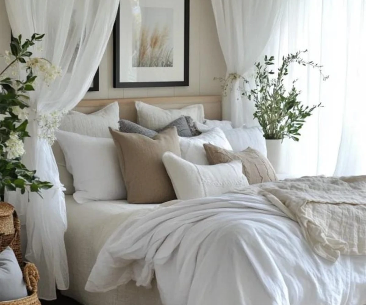 Romantic Canopy Bedroom