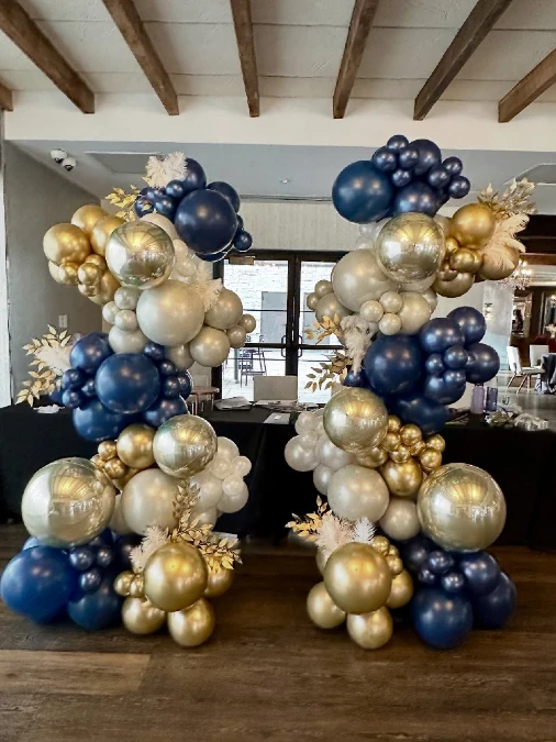 Balloon Sculpture Columns