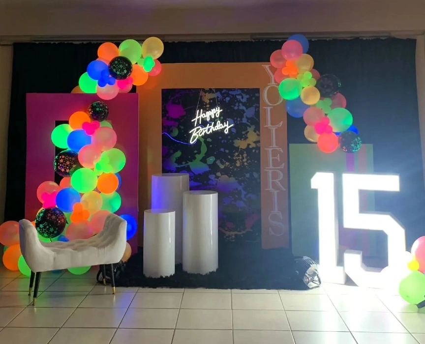 Multi-Panel Glow Station