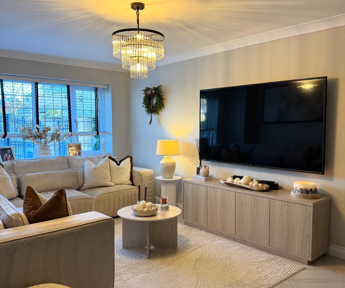 Elegant Crystal Chandelier Glow