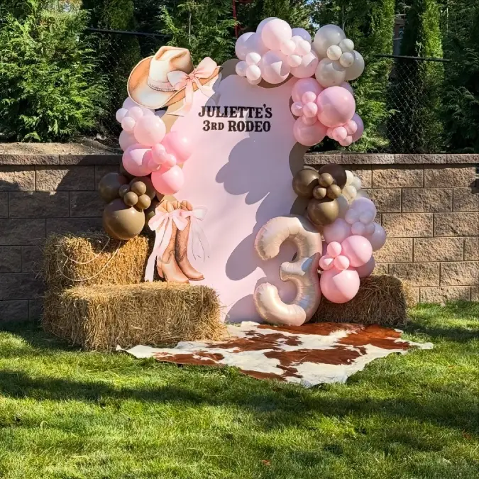 Outdoor Rodeo Panel with Cowhide Rug