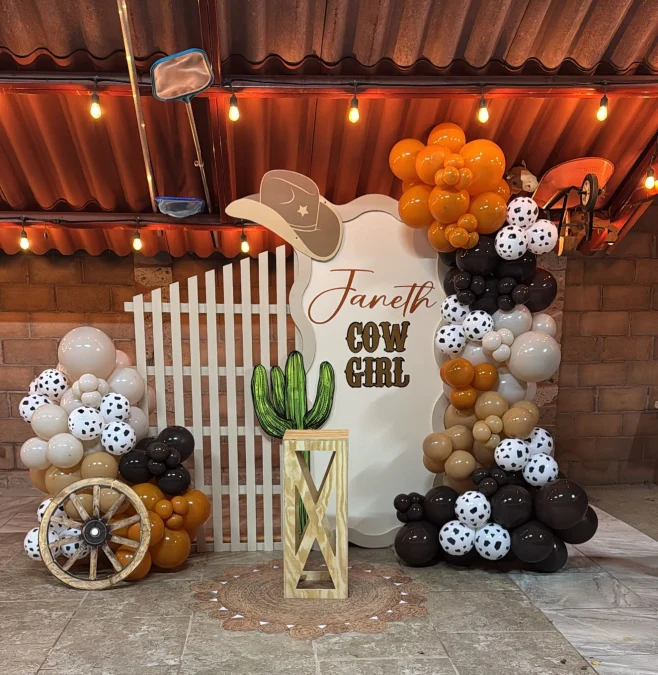 Scalloped Panel with Picket Fence Accent