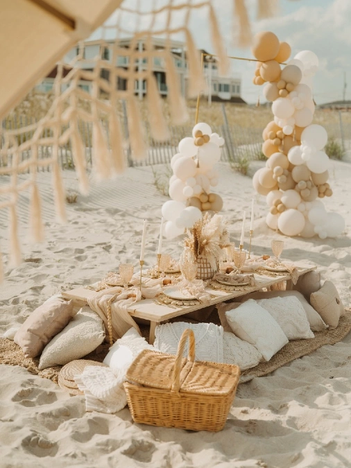 Creamy Beach Balloon Display