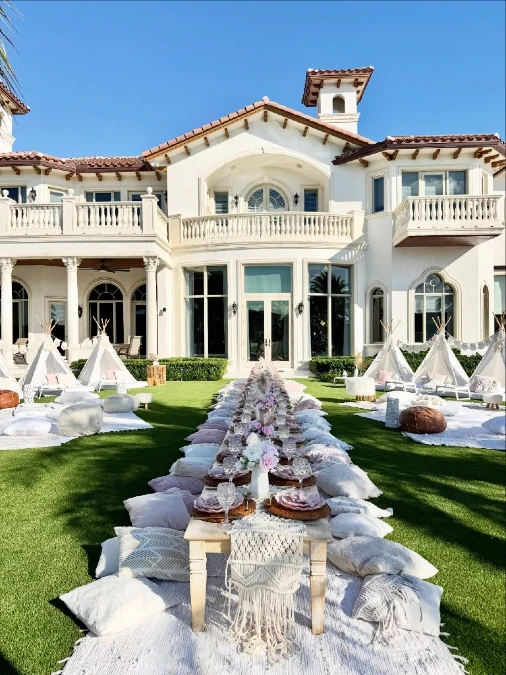 Grand Estate Garden Picnic