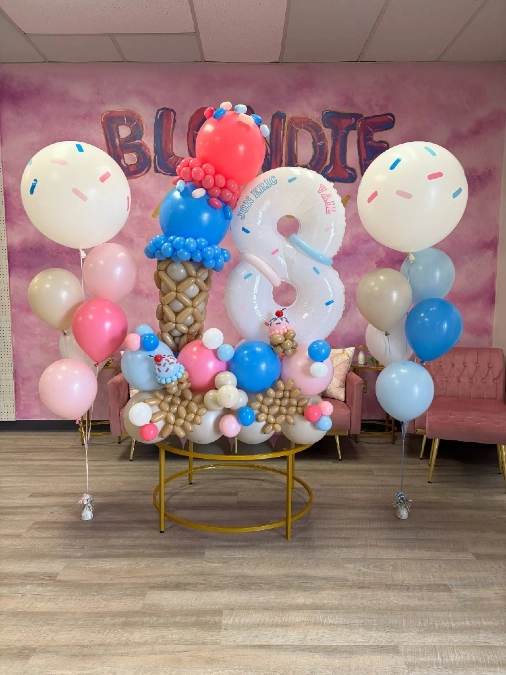 Giant Floating Number Eight