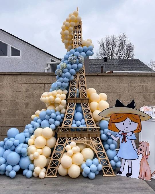 Eiffel Tower Balloon Backdrop