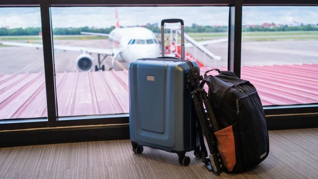 2 Domestic Outliers Still Offering Free Bags