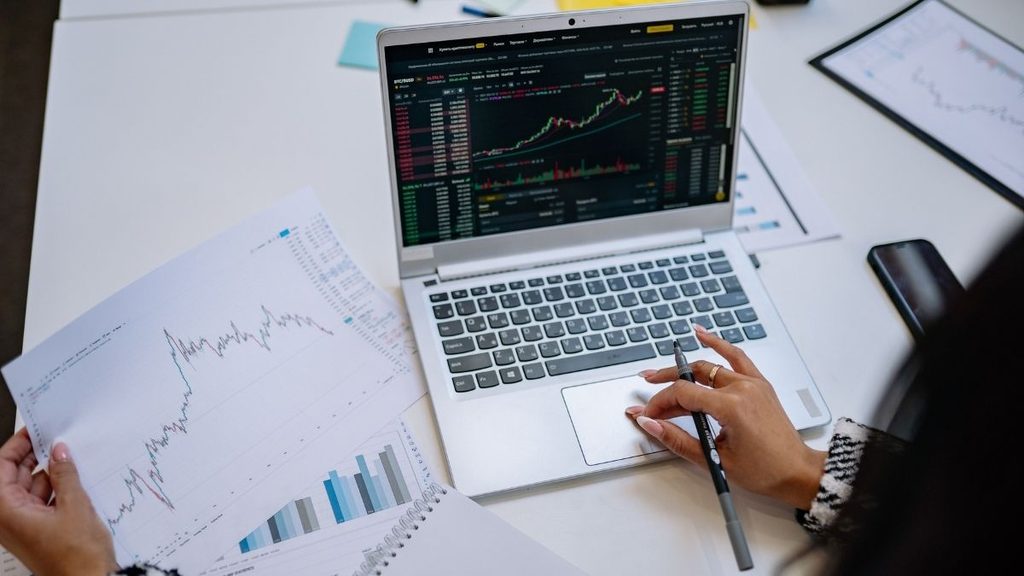 Data Analysis Works Well When You Stay Put for Longer Periods
