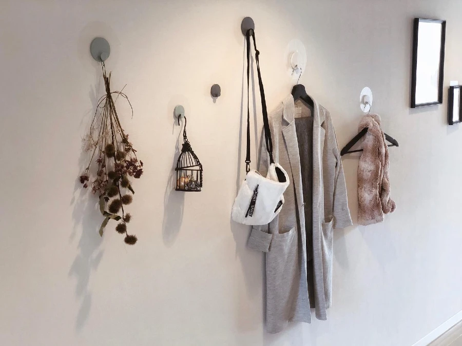 Minimalist Round Hook Wardrobe Display